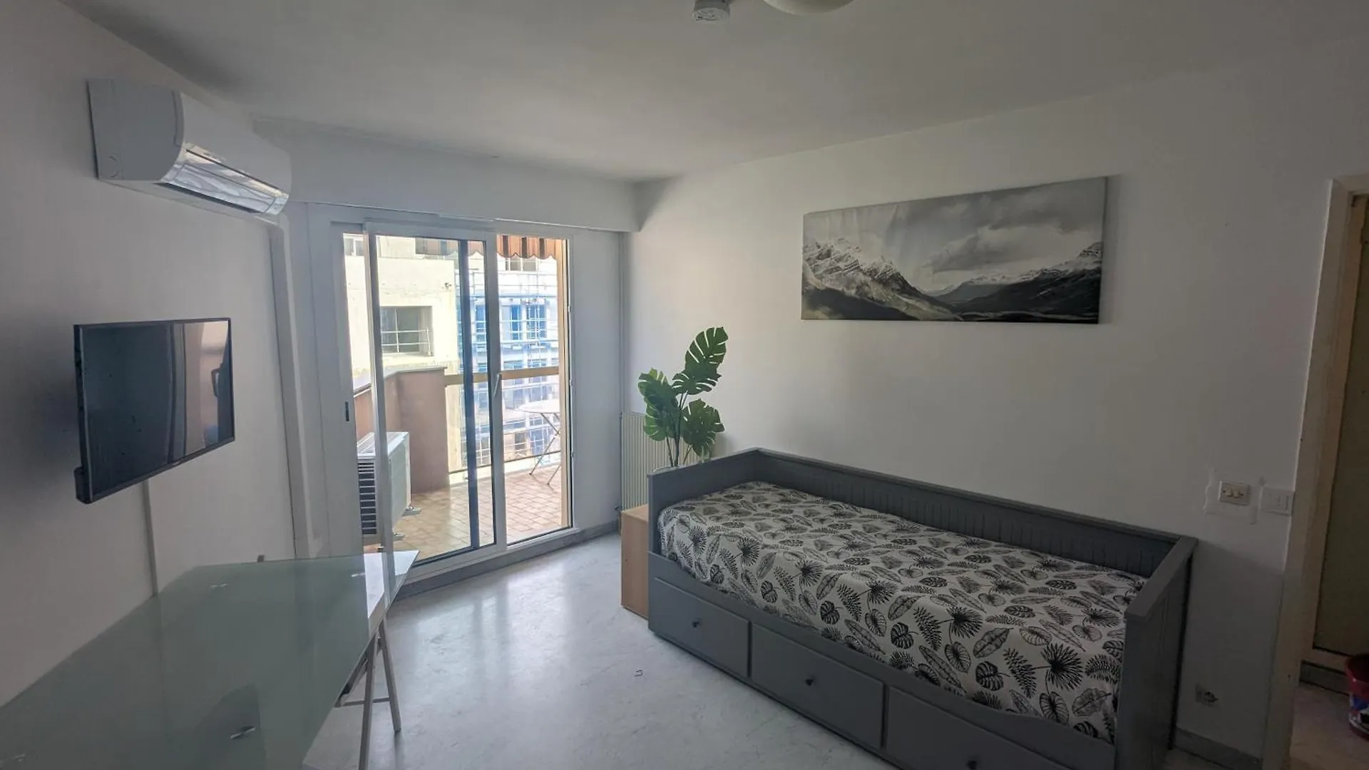 Vue Degagee, Emplacement Ideal, Climatise Mentona